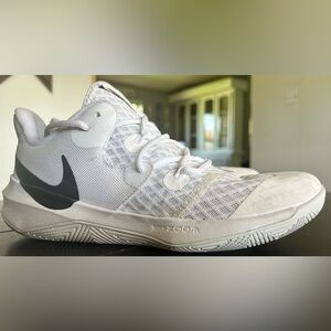 SOLD!! Nike Zoom Hyper Court Size 7.5